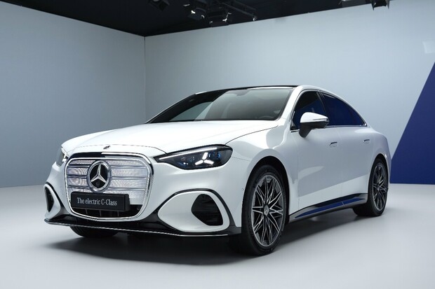 Mercedes-Benz chystá specialitu. Postaví se proti elektrické M3 od BMW