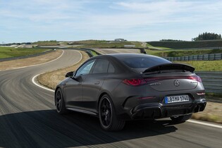 Mercedes-AMG CLA 45 4Matic+ vyjíždí. Je libo 680 koní a stovku pod tři sekundy?