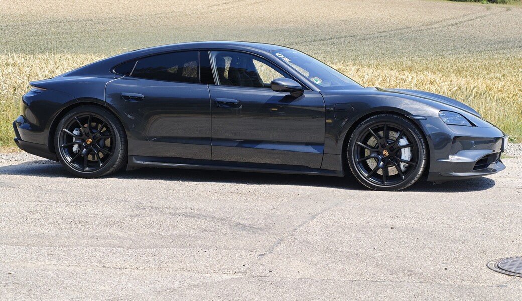 Elektrické Porsche s manuálem?