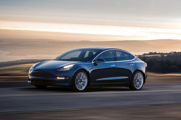 Nová data ukazují, jak si vede baterie Tesly Model 3 po 80 000 km