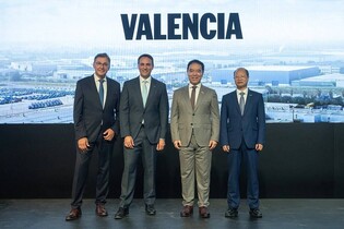 Čínské Geely nově vlastní část španělské továrny Fordu