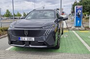 Jak moc úsporný je Peugeot E-5008 Long Range?