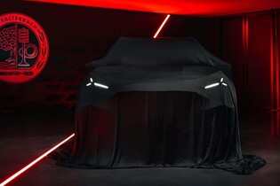 Mercedes-AMG GT 4dveřové kupé dorazí i jako SUV. Už je venku i jeho podoba