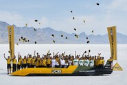 JCB nejsou jen bagry. Vodíkový JCB Hydromax pokořil 400 mil za hodinu
