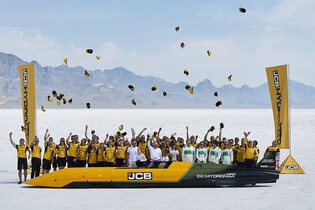 JCB nejsou jen bagry. Vodíkový JCB Hydromax pokořil 400 mil za hodinu