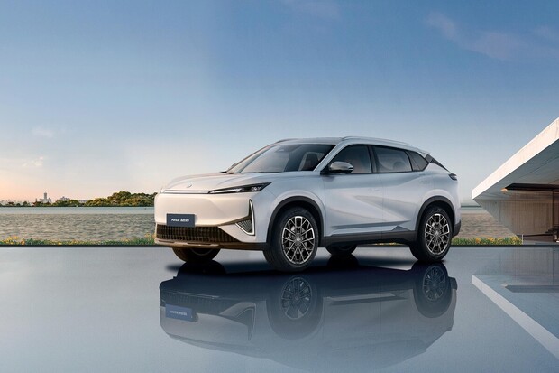 Dongfeng MAGE přijede do Česka jako plug-in hybrid. Dostane 17kWh baterii