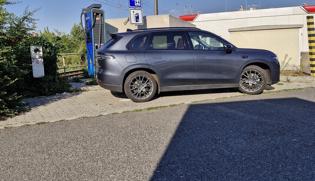 Jak moc úsporný je Leapmotor C10 REEV na dálnici?