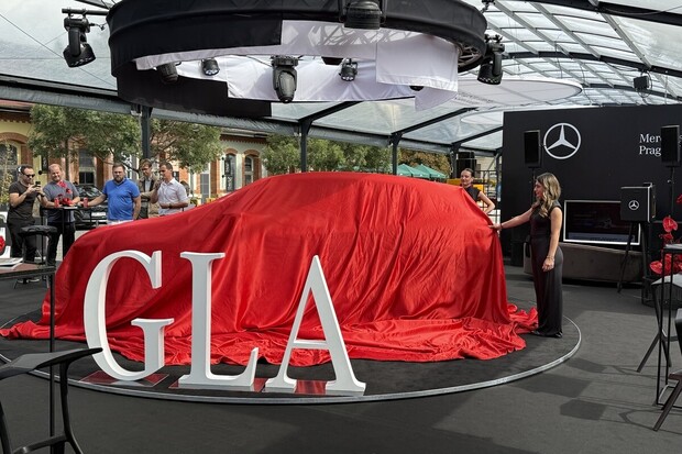 Naživo: Nový Mercedes GLA . Má obří frunk a ujede přes 650 kilometrů