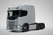 Elektrický kamion na 720 kilometrů? Scania přidala baterie i za kabinu