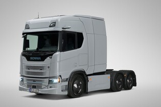 Elektrický kamion na 720 kilometrů? Scania přidala baterie i za kabinu