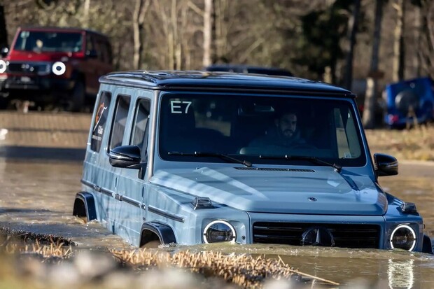Mercedes chce poslat své SUV do vody. Nový patent z něj udělá skoro člun