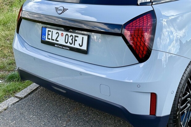 MINI podle módního návrháře. Testujeme Cooper SE v edici Paul Smith