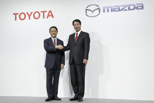 Toyota a Mazda spojují síly. Chtějí sdílet komponenty pro elektromobily