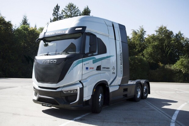Přes 900 km na vodík. Toyota a Iveco vyvíjejí novou generaci kamionu