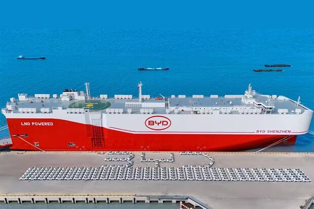 BYD koupil největší přepravník aut na světě. A objednal deset dalších