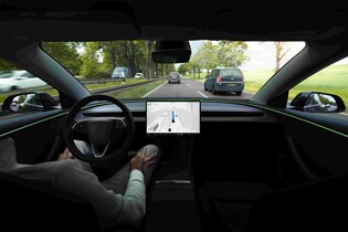 Tesla dostala zelenou pro FSD v Česku. První auta ho dostanou během několika dnů
