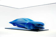 Takhle bude vypadat nová Alpine A110. Francouzi její tvary schovali pod modrý závoj