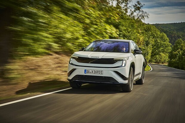 Škoda Peaq a dva jezevčíci na českých cestách