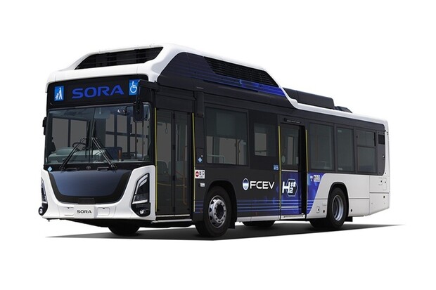 Nový vodíkový autobus Toyoty ujede přes 300 km a palivo doplní za deset minut