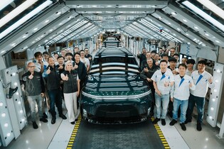 Výroba XPengu G9L už běží v Rakousku. První vůz sjel z linky