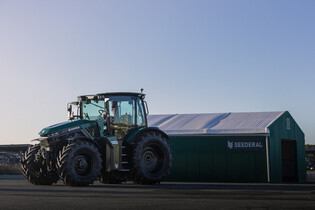 Konec nafty na farmách? Francouzi představili elektrický traktor nové generace