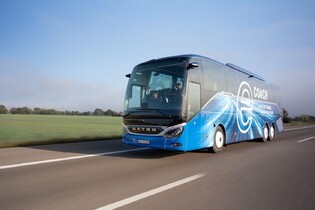 Daimler provedl první zkušební jízdu svého elektrického autokaru. Ujede až 500 km