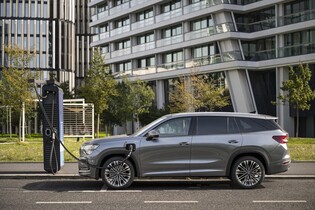 Škoda Kodiaq dostává silnější PHEV s výkonem 272 koní. Známe české ceny