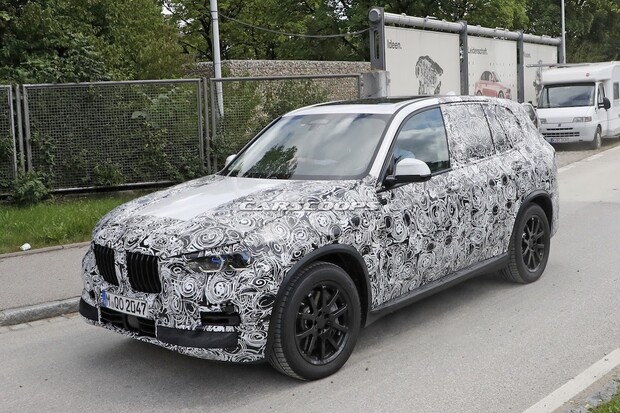 Nové BMW X5 je za rohem. Plug-in hybrid si polepší ve všech ohledech 
