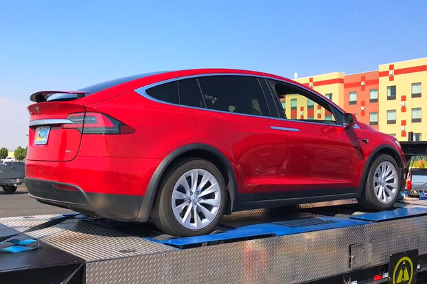 Model X šel na brzdu. Nepodvádí Tesla při udávání výkonu?