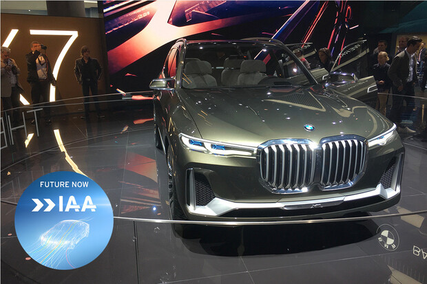 Luxusní SUV autobus BMW X7 iPerformance jde přímo proti Mercedesu GLS