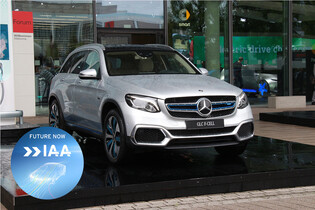 Mercedes ukázal vodíkovo-bateriový elektromobil. Říká mu GLC F-CELL