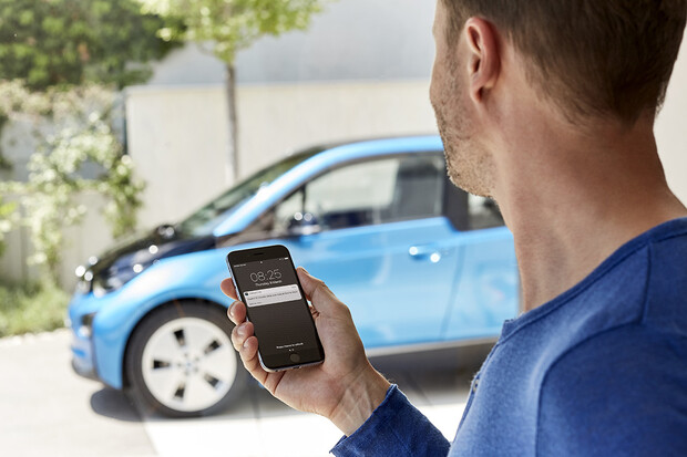 BMW Connected dostalo aktualizaci. Přenášení dat z auta do auta bude hračkou
