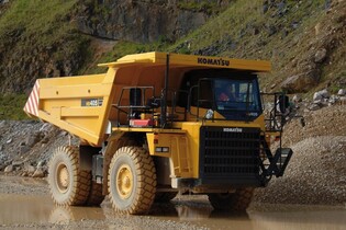 Toto monstrum je největší elektromobil na světě. Umí si samo vyrábět elektřinu