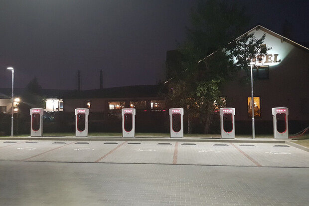 V České republice byly zpřístupněny nové Superchargery. Kolik jich je k dispozici?