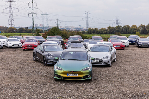 Jak probíhal Tesla sraz v Praze ve Vestci?