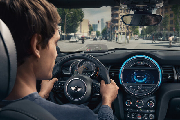 Nejen SEAT, ale také BMW integruje do svých infotainmentů asistentku Alexu