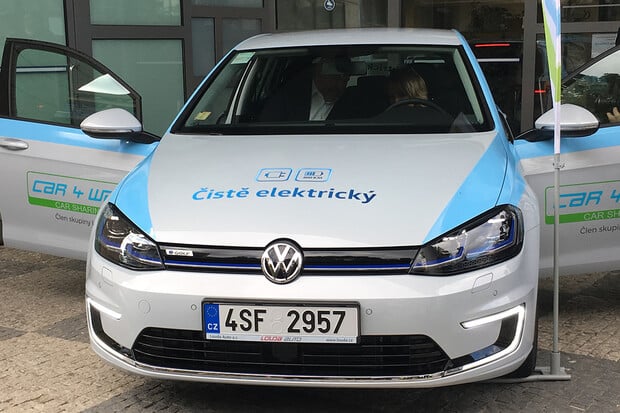 Carsharing CAR4WAY se v Praze rozrostl o 15 vozů Volkswagen e-Golf