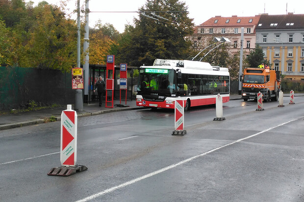 Na letiště začnou od roku 2023 jezdit bezemisní velkokapacitní trolejbusy
