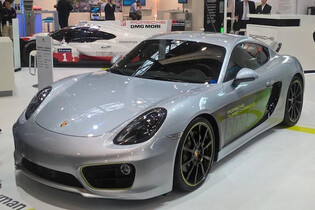 Trénink na Mission E? Porsche má elektrického Caymana