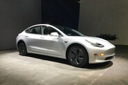 Co takhle předběhnout frontu 400 tisíc lidí? Tesla Model 3 se objevila v bazaru