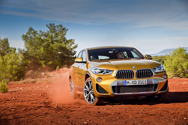 BMW X2 přijíždí s celou retroparádou i bezdrátovým Apple CarPlay