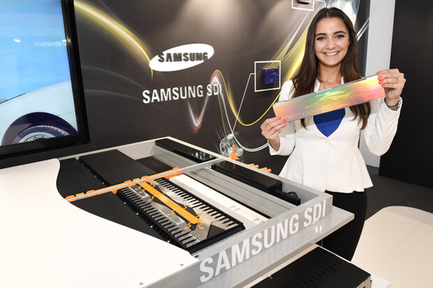 Samsung vyzývá Teslu. S bateriemi korejského výrobce prý urazíte až 700 kilometrů