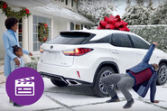Nejlepší automobilové reklamy: darovaný Lexus z vás udělá malé dítě