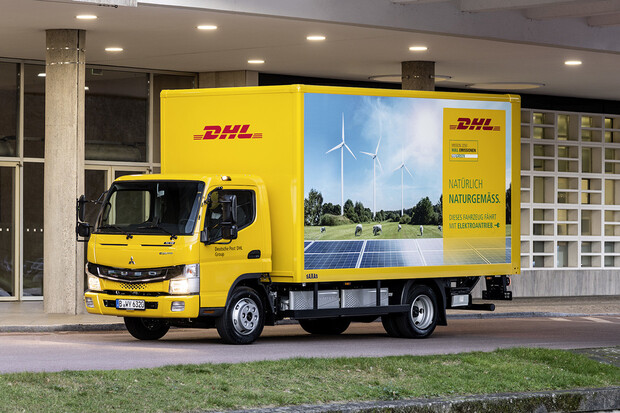 Daimler prodává elektrické dodávky Fuso i v Evropě. Firma DHL si je už objednala