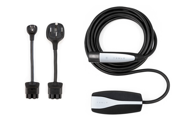 Tesla nabízí druhou generaci nabíjecího kabelu. Je o 40 procent levnější