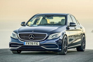 Mercedes třídy C dostane dva plug-in hybridy. Jde o šlápnutí vedle?