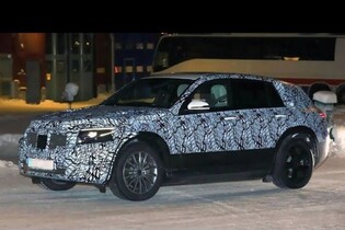 Elektrické SUV s hvězdou ve znaku se testuje. Na prvních videích ukázalo zrychlení