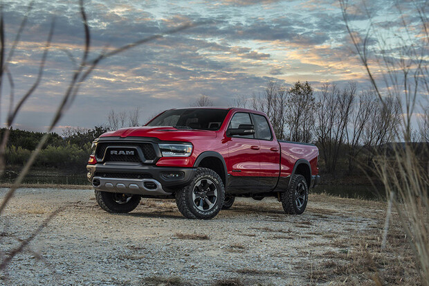 I velký silák může jít s dobou. Dodge RAM má veliký displej po vzoru Tesly
