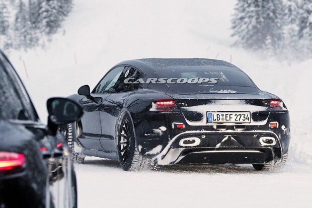 Porsche 911 testují společně s elektrickým Mission E. Má to své důvody