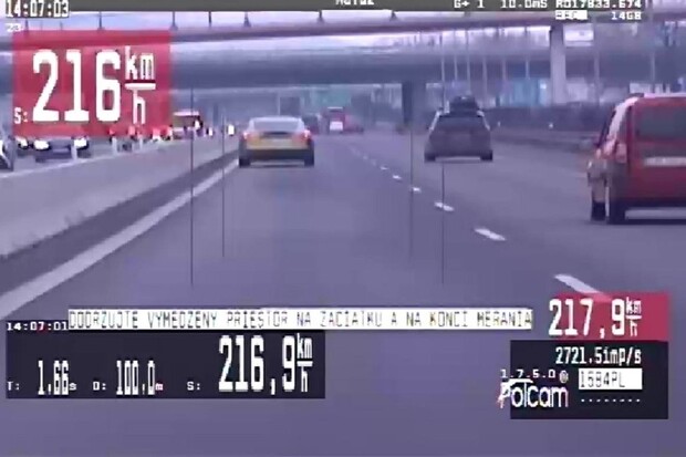 Tak takhle ne. Tesla Model S s českou SPZ překročila v Bratislavě rychlost o 126 km/h